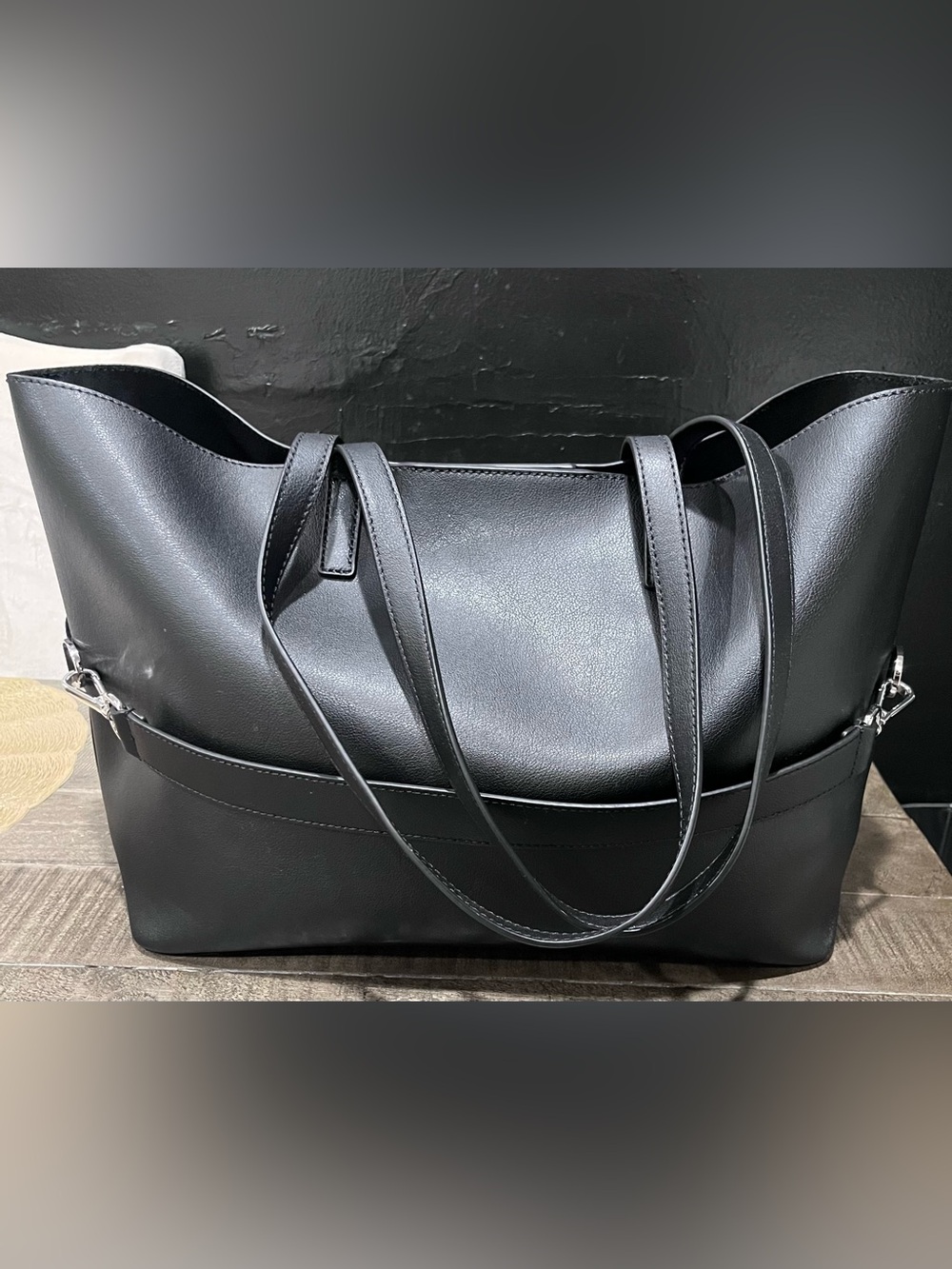 Away The latitude Classic Black Tote Bag - Everyday Women's Handbag